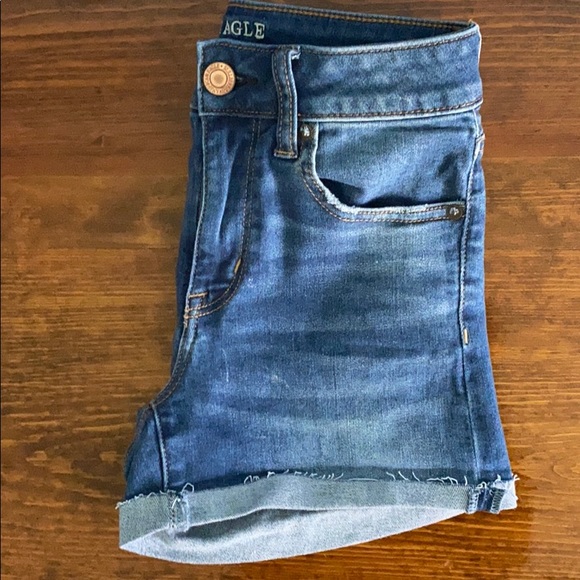 American Eagle Medium Wash Hi-Rise Shortie - Picture 4 of 7